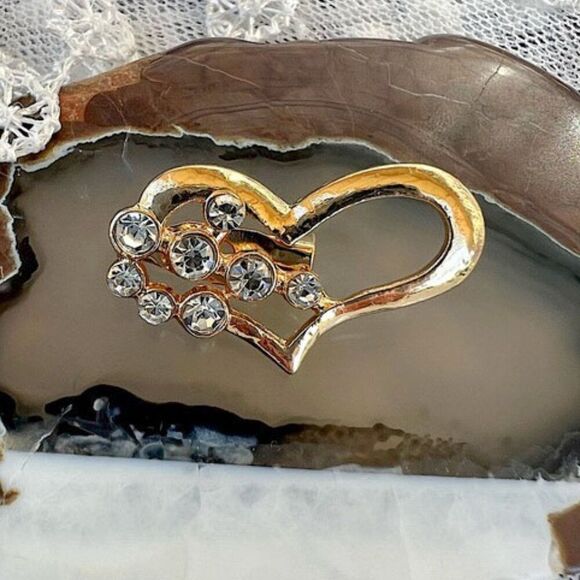 Vintage Jewelry - Dainty Gold & Rhinestone Heart Pin Brooch